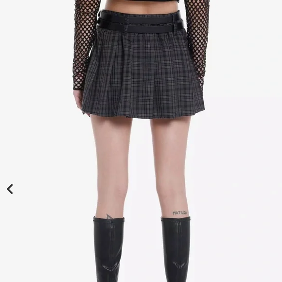 Gray plaid mini skirt - Picture 2 of 4